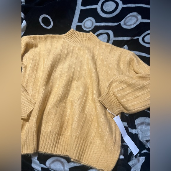 NWT knit yellow sweater - Picture 3 of 3